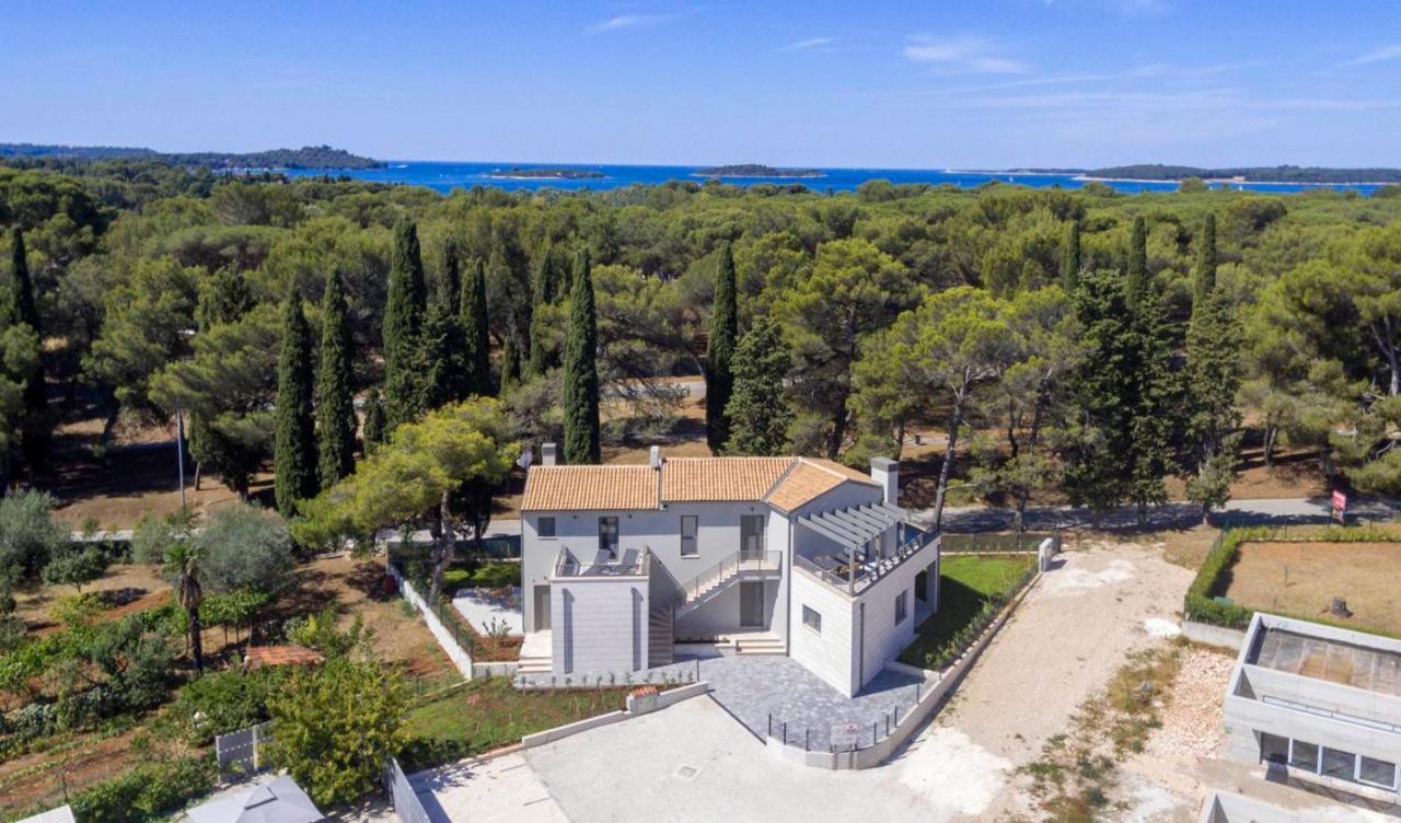 Villa Pinia Fazana Exterior photo